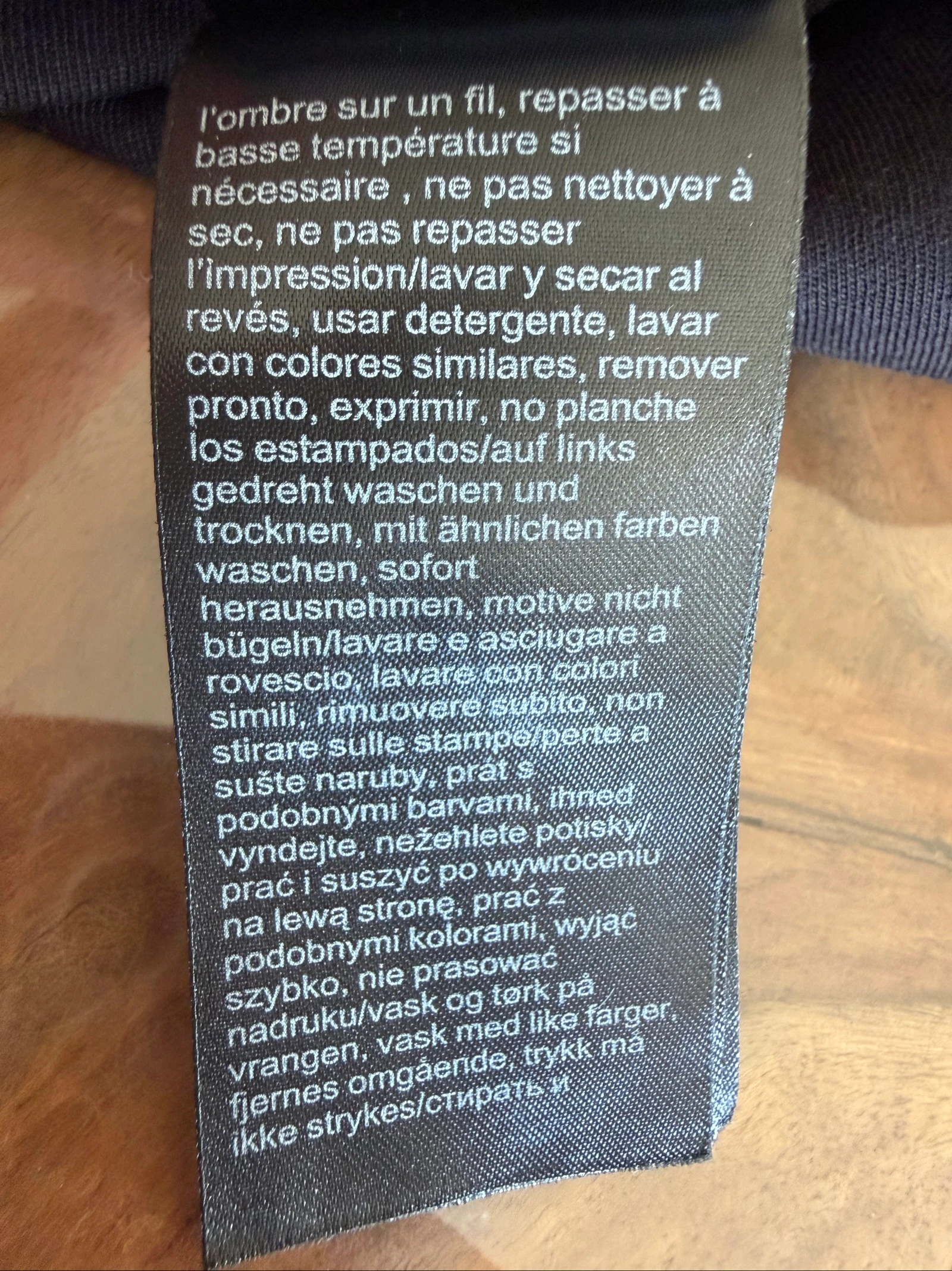 T-shirt Calvin Klein Jeans Homem P – Preto Logo CK Rosa – Quase Novo – photo 7
